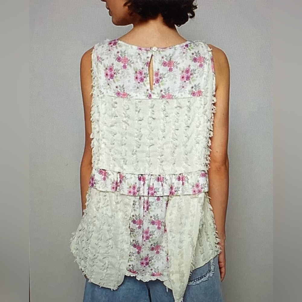 POL Floral Textured Sleeveless Top - Picture 3 of 5